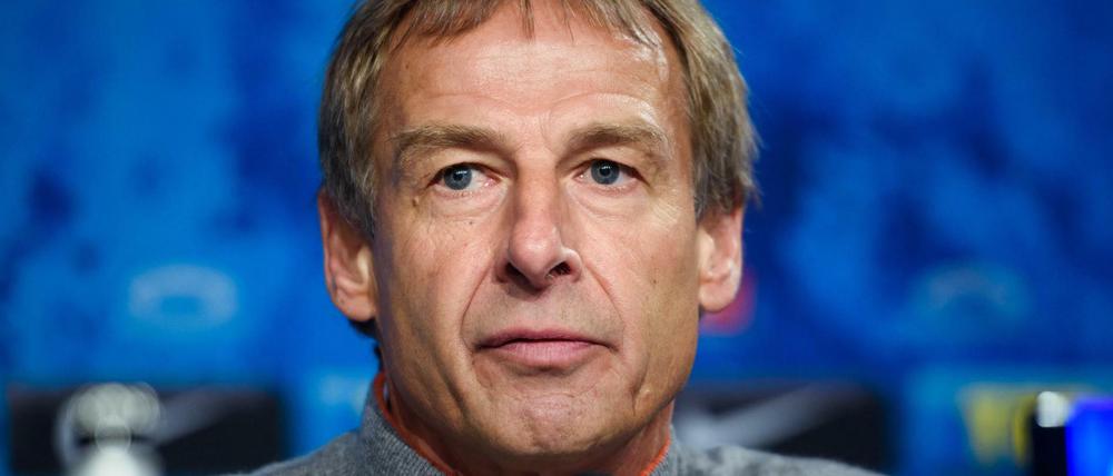 Er kann auch ernst. Jürgen Klinsmann zieht bei Hertha BSC die Zügel an.