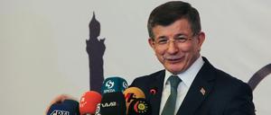 Geht in die politische Offensive: der frühere türkische Ministerpräsident Ahmet Davutoglu, hier auf einem Foto vom Mai dieses Jahres. 