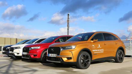 So nebeneinander geparkt sehen SUVs auch ganz normal aus - erst verglichen mit normalen Pkw werden sie groß. 