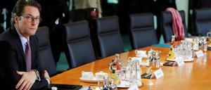 Verkehrsminister Andreas Scheuer (CSU), hier am Kabinettstisch im Kanzleramt. 