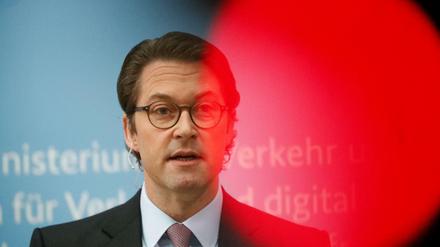 Gegen Verkehrsminister Andreas Scheuer läuft eine Anzeige. Das könnte dem Pkw-Maut-Untersuchungsausschuss die Arbeit erschweren.