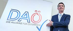 Karl Baron, Wortführer der Allianz für Österreich (DAÖ), bei einer Pressekonferenz.