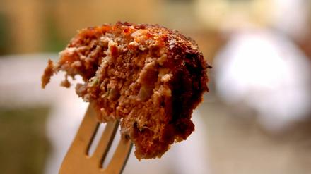 Es gibt immer mehr Buletten. Jedenfalls werden die Hackbällchen im Osten Deutschland immer seltener als Beefsteak bezeichnet. 