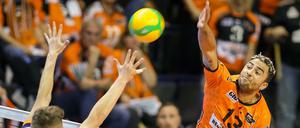 Schwerer Verlust. Benjamin Patch (r.) fällt bis Jahresende aus bei den BR Volleys.