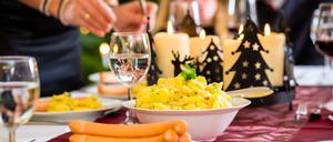 Würstchen mit Kartoffelsalat: Der Weihnachtsklassiker.