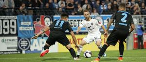Wohin des Wegs: Wacker Nordhausen (dunkle Trikots, hier im Spiel gegen Babelsberg im September) steht vor einer ungewissen Zukunft.