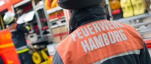Ein Feuerwehrmann der Hamburger Feuerwehr (Symbolbild)
