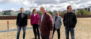 Hannes Heesch, Christoph Jungmann als Angela Merkel, Horst Evers, Manfred Maurenbrecher  und Bov Bjerg (v.l.n.r.).