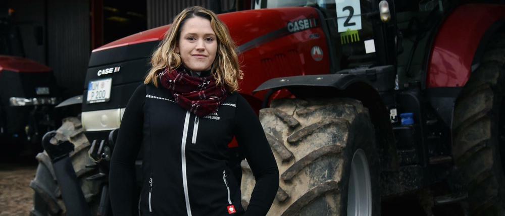 Die Bäuerin Johanna Mandelkow ist 23, herrscht über 4000 Mastschweine und organisierte die größte Treckerdemonstration, die Berlin je gesehen hat.