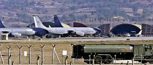 Flugzeuge der US Air Force in der Luftwaffenbasis Incirlik. 