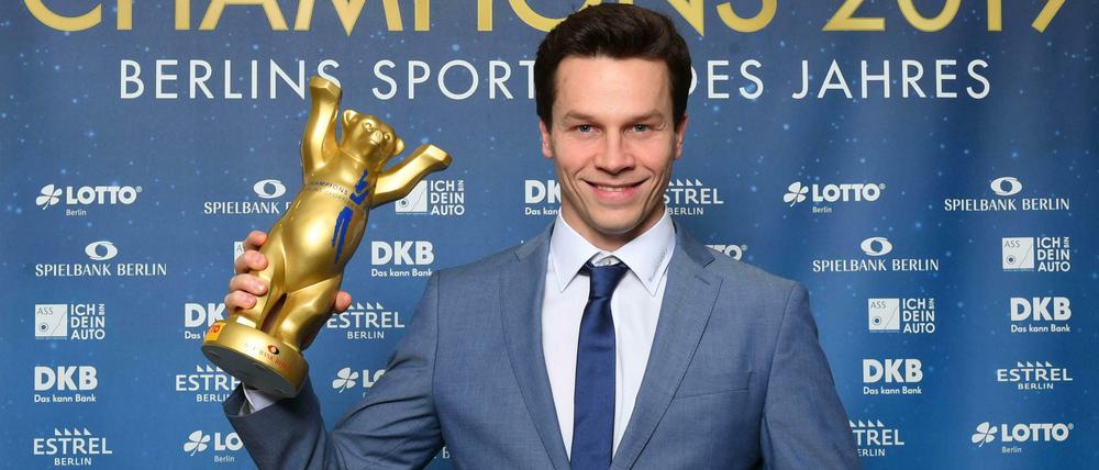 Bär und er. Patrick Hausding freut sich über eine weitere Trophäe.