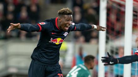 Große Freude. Nordi Mukiele bejubelt sein Tor zum 3:0 für Leipzig in Düsseldorf.