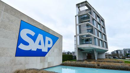 Der Softwarekonzern SAP verkürzt die Arbeitszeit für frischgebackene Väter, bei voller Gehaltszahlung.