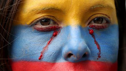 Eine Demonstrantin beim Protest gegen die Regierung in Bogota.