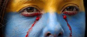 Eine Demonstrantin beim Protest gegen die Regierung in Bogota.