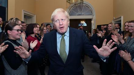 Boris Johnson lässt sich nach seinem Wahlsieg feiern.