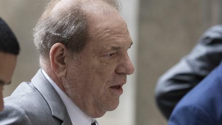 Möchte gelobt werden. Der ehemalige Filmproduzent Harvey Weinstein, hier Anfang Dezember bei einer Kautionsanhörung vor Gericht.