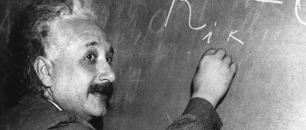 In dem Buch von Adam Hart-Davis über Experimente, die die Physik revolutionierten, fehlt Albert Einstein selbstverständlich nicht.