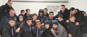 Geschlossen gegen Rassismus. Herthas U16 nach dem abgebrochenen Spiel in Auerbach. 