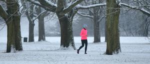 Ist man gut gerüstet, kann Sport im Winter dem Körper auch guttun.