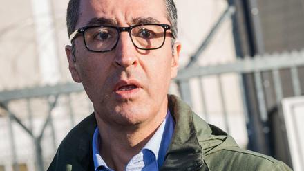 Cem Özdemir (Bündnis 90/Die Grünen) Ende 2018 bei einem Presse-Statement. Jetzt wurde wohl sein Wohnhaus angegriffen.