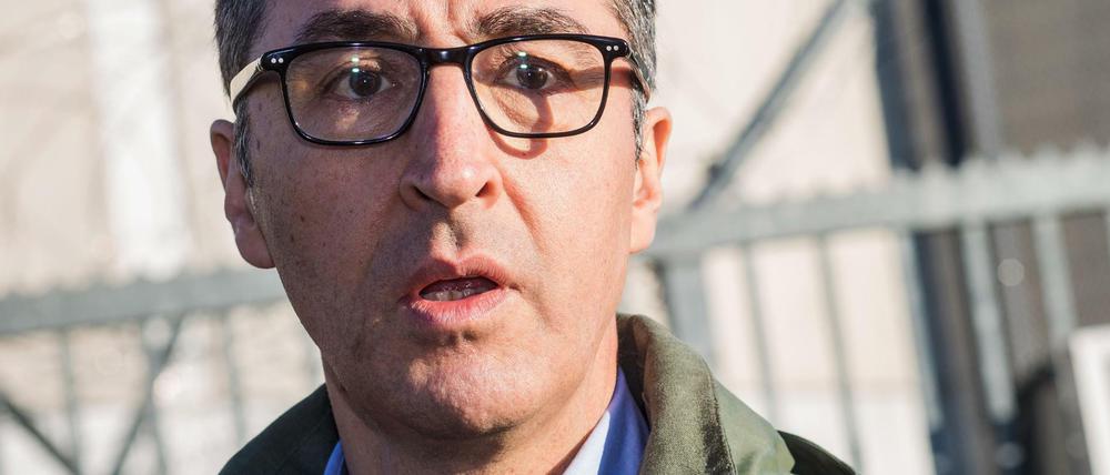Cem Özdemir (Bündnis 90/Die Grünen) Ende 2018 bei einem Presse-Statement. Jetzt wurde wohl sein Wohnhaus angegriffen.