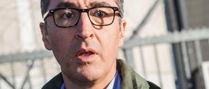 Cem Özdemir (Bündnis 90/Die Grünen) Ende 2018 bei einem Presse-Statement. Jetzt wurde wohl sein Wohnhaus angegriffen.