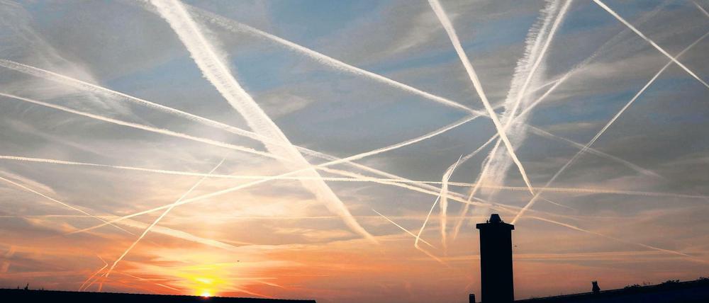 Obwohl 90 Prozent der Weltbevölkerung noch nie ein Flugzeug von Innen gesehen haben, ist das Fliegen zum Klimakiller geworden.