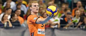 Die Drohne. Kyle Ensing von den BR Volleys ist aufschlagstark und sprunggewaltig.