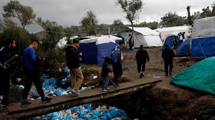 Menschenunwürdige Zustände: Migranten auf der griechischen Insel Lesbos