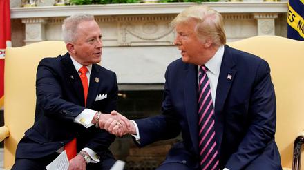 US-Präsident Donald Trump und der übergelaufene Jeff Van Drew