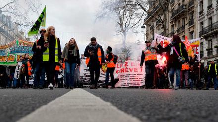 Demonstranten während einer Protestkundgebung in Paris.