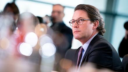 Andreas Scheuer (CSU), bei einer Sitzung des Bundeskabinetts im Bundeskanzleramt teil. 