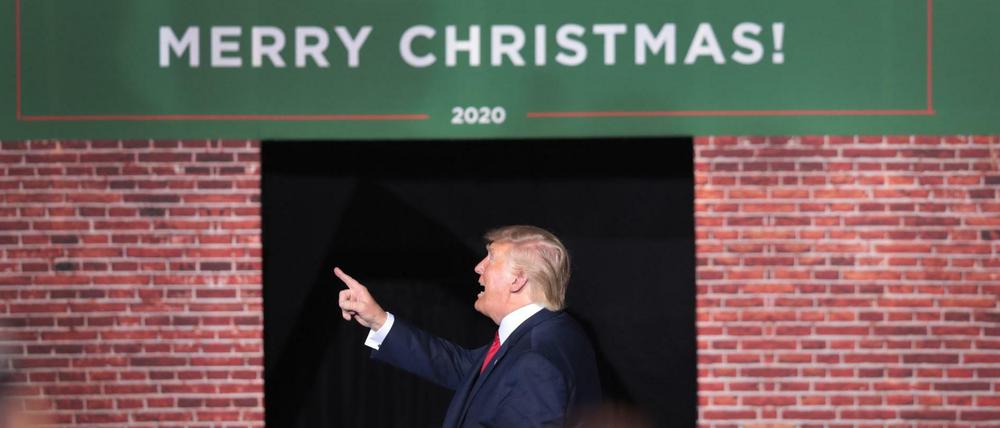 US-Präsident Donald Trump verlässt eine Wahlkampfveranstaltung.