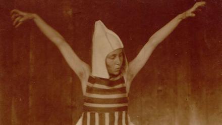 Körperliche und ästhetische Bildung. Polka, Tanzkostüm, um 1920.
