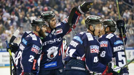 Überzeugend als Team. Gegen die Adler Mannheim präsentierten sich die Eisbären als funktionierendes Kollektiv.