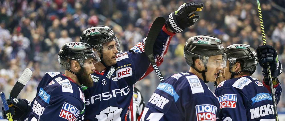 Überzeugend als Team. Gegen die Adler Mannheim präsentierten sich die Eisbären als funktionierendes Kollektiv.