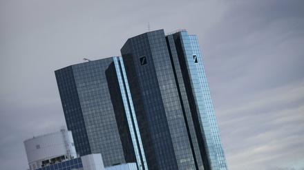 Im Privatkundengeschäft der Deutschen Bank sollen im Frühjahr massiv Stellen abgebaut werden.