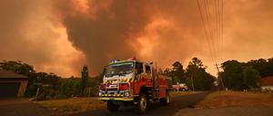 Tausende Feuerwehrleute sind bei den Buschfeuern in Australien im Einsatz – umgeben von dickem Rauch und Temperaturen von 50 Grad.