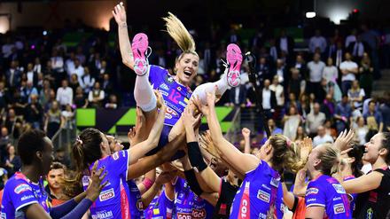 Novaras Francesca Piccinini (Mitte) würde ihren Triumph gerne auch 2020 in Berlin wiederholen.