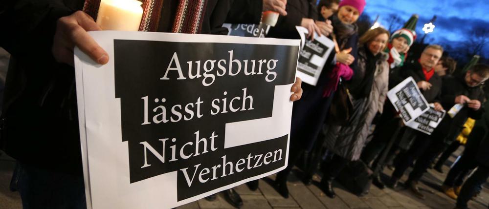 Ein AfD- Abgeordneter hatte einen Kranz niedergelegt. Demonstranten hatten dagegen protestiert. 