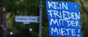 In Berlin entzündete sich die alte Debatte rund um Kapitalismus und Marktwirtschaft neu an den Kämpfen gegen steigende Mieten und die entsprechenden Maßnahmen des Berliner Senats. Das Foto stammt von einer Kundgebung im Stadtteil Wedding am 30. April 2019 - dem Vorabend der Kundgebungen zum 1. Mai.
