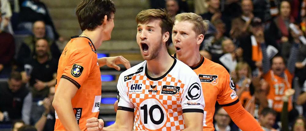 Grund zum Jubeln. National ist Julian Zenger mit den BR Volleys noch ungeschlagen.