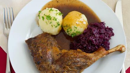 Klöße, Rotkohl und Gänsekeule: Für viele ist dieses Menü fester Bestandteil des Weihnachts-Rituals.