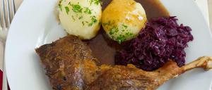 Klöße, Rotkohl und Gänsekeule: Für viele ist dieses Menü fester Bestandteil des Weihnachts-Rituals.