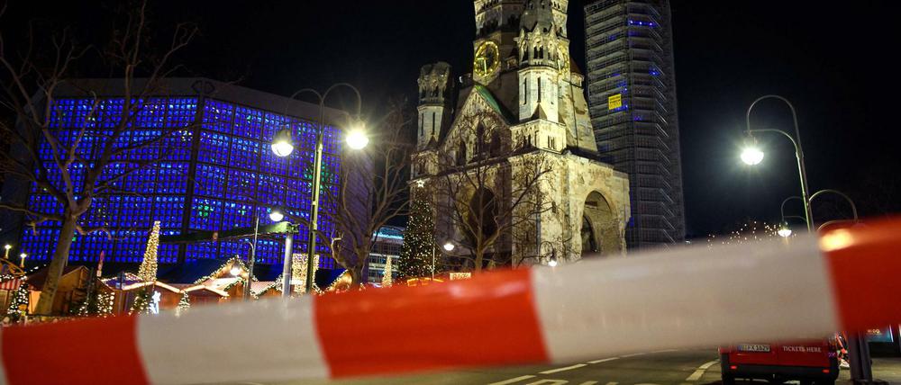 Drei Jahre nach dem Anschlag: wieder eine Absperrung am Breitscheidplatz.