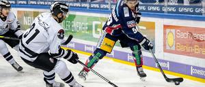 Jetzt kann das kurze Weihnachtsfest kommen. Ryan McKiernan (rechts) und die Eisbären überzeugten gegen Nürnberg.