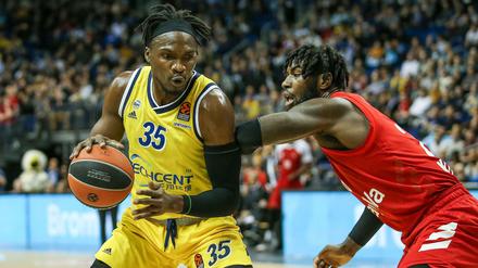 Frohe Weihnachten! Alba Berlin und Landry Nnoko (l.) müssen genau wie die Füchse und die Eisbären am 26. Dezember ran.