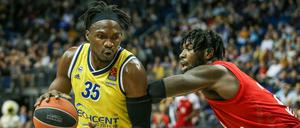 Frohe Weihnachten! Alba Berlin und Landry Nnoko (l.) müssen genau wie die Füchse und die Eisbären am 26. Dezember ran.