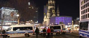 Die Polizei hat den Weihnachtsmarkt auf dem Breitscheiplatz geräumt.